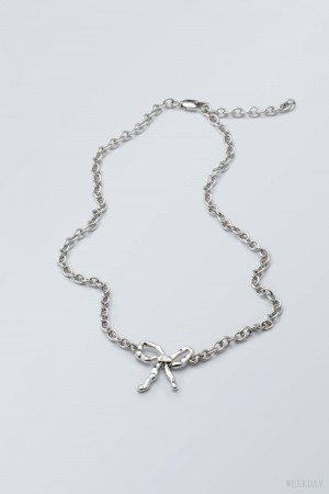 Weekday Bow Necklace Silver | XUML2757