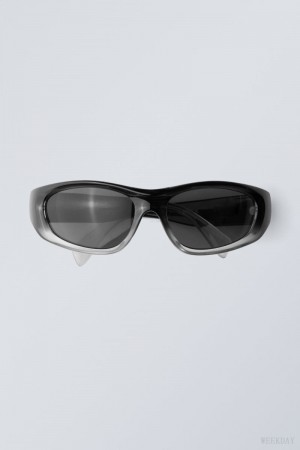 Weekday Trek Sunglasses Black | PVHS6712