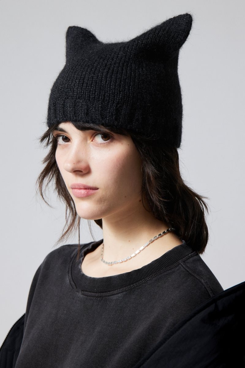 Weekday Cat Beanie Black | IVIR4071