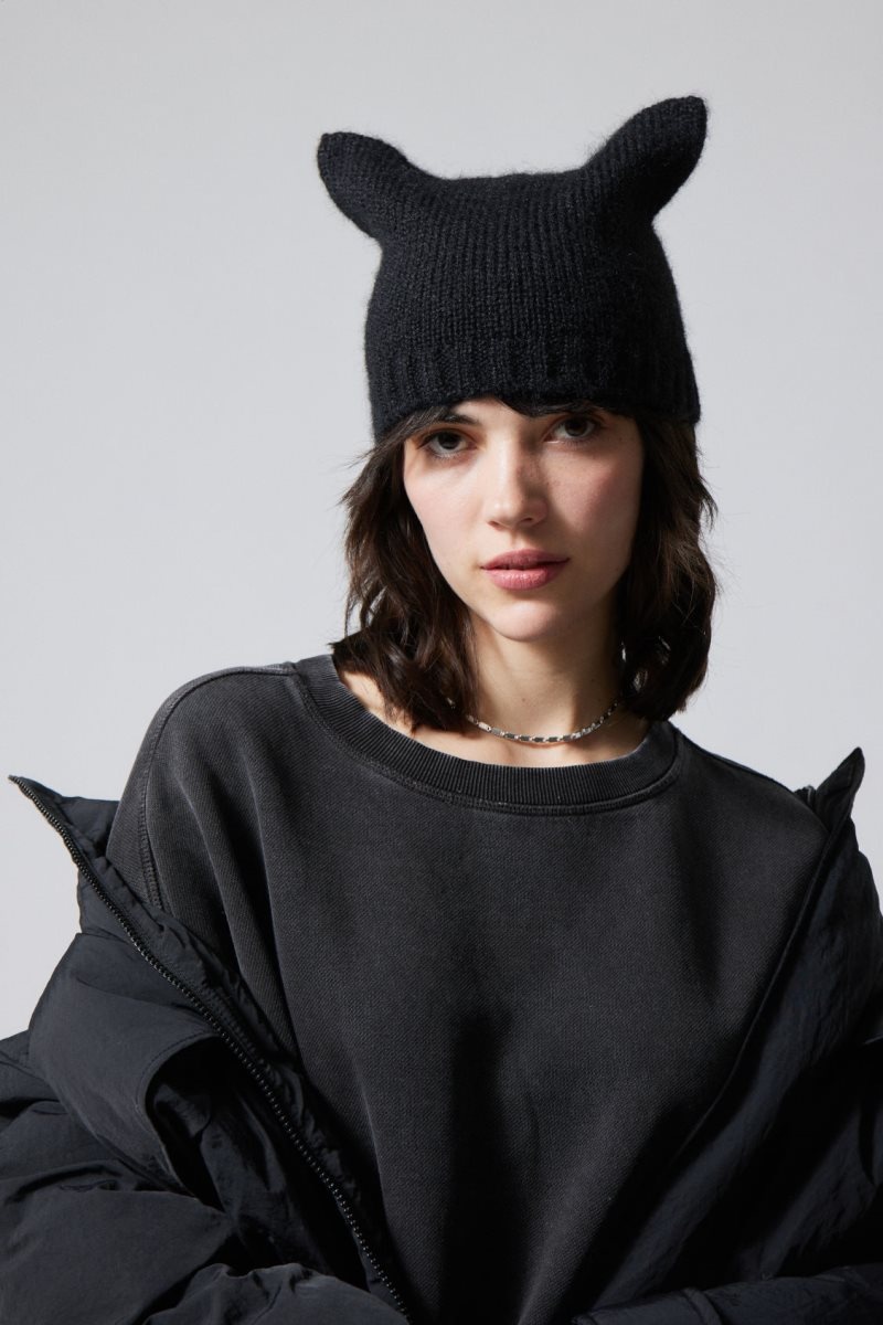 Weekday Cat Beanie Black | IVIR4071