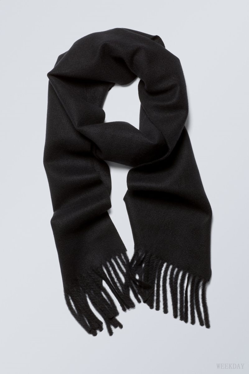 Weekday Essential Scarf Black | QOSF0861