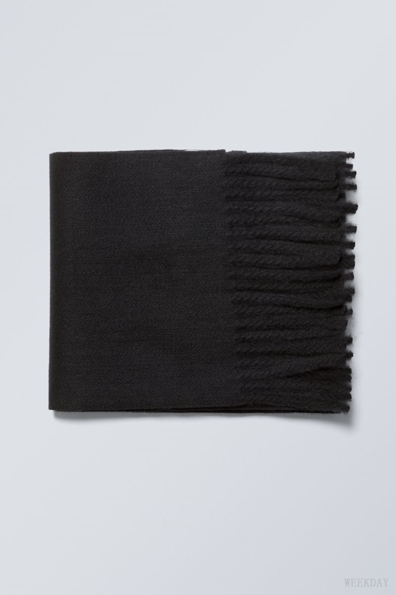 Weekday Essential Scarf Black | QOSF0861