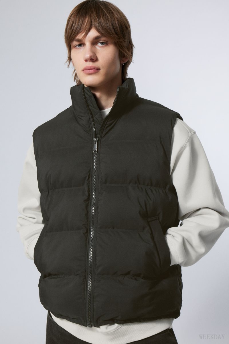 Weekday Kip Puffer Vest Black | CAVA7573