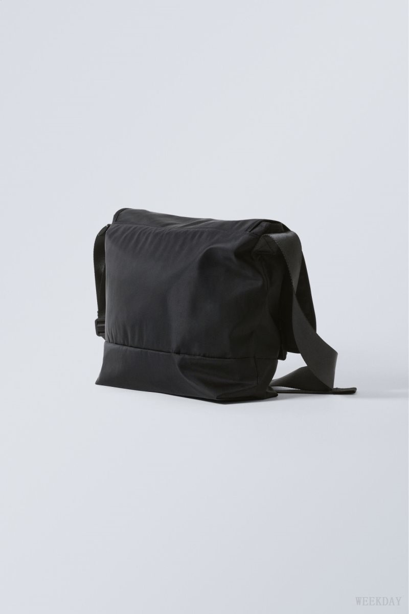 Weekday Messenger Bag Black | NVUE0055