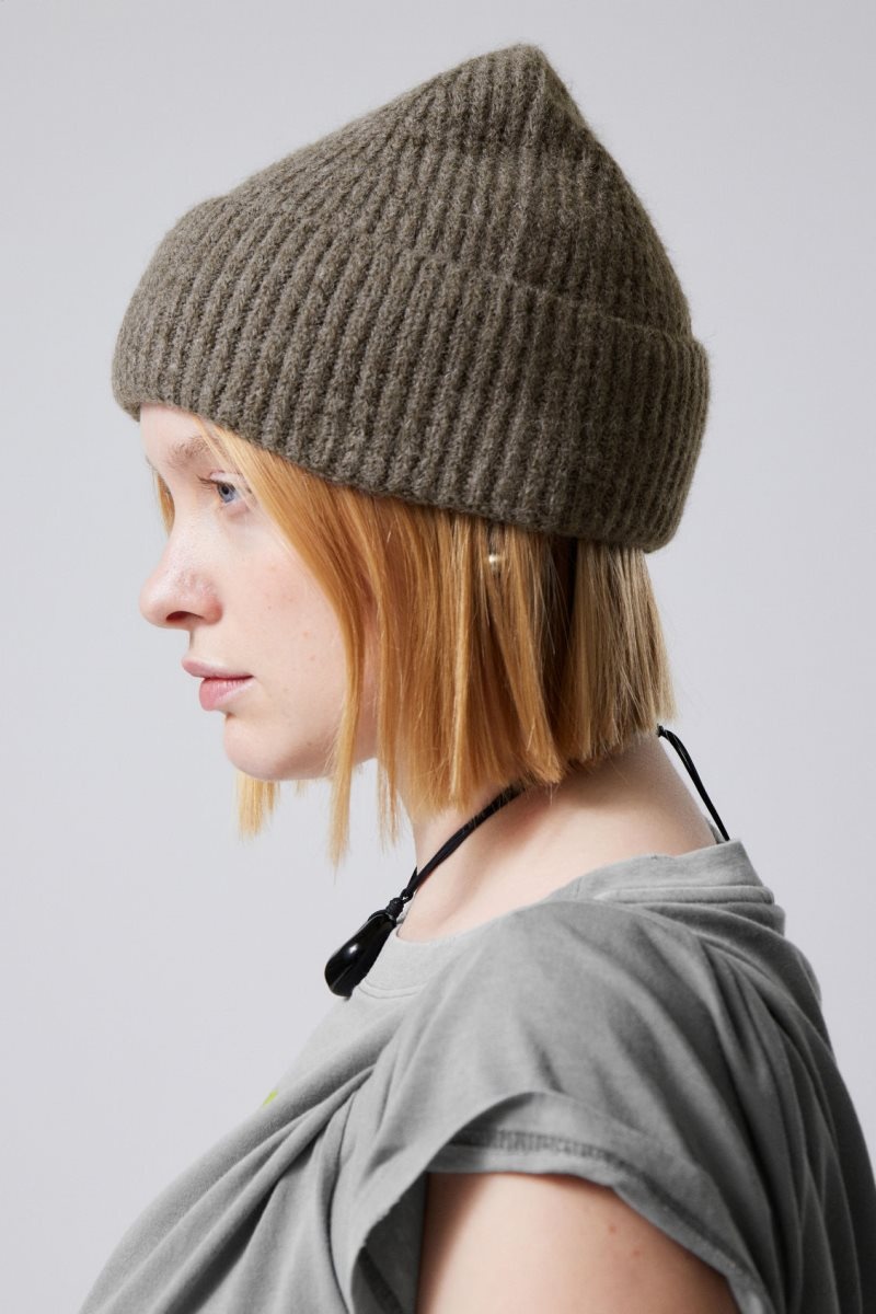 Weekday Pow Beanie Mole | MFAA0189