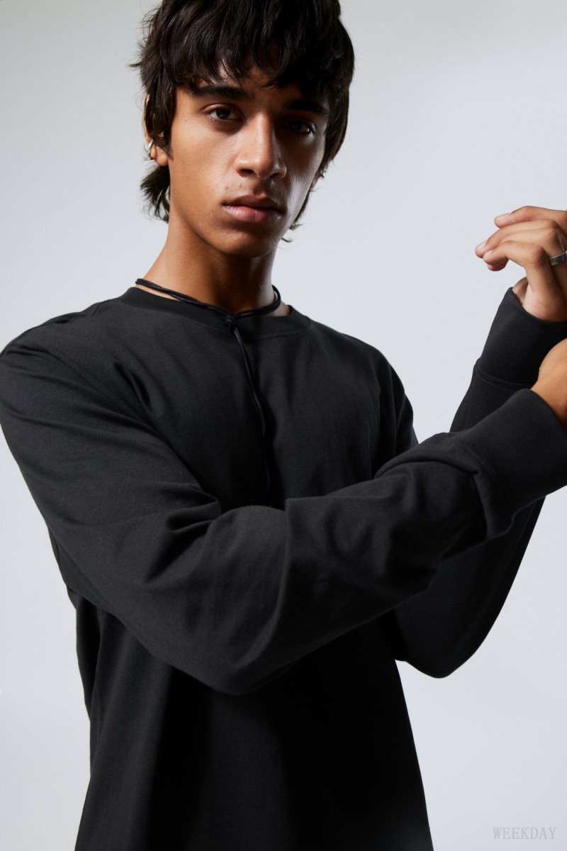 Weekday Relaxed Midweight Long Sleeve Black | TEZF3025