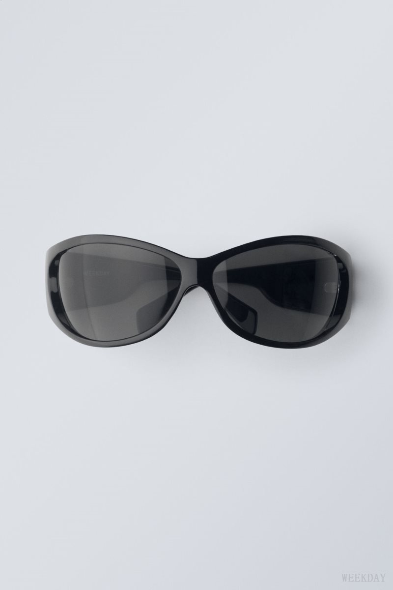 Weekday Strike Sunglasses Black | QRCA0557