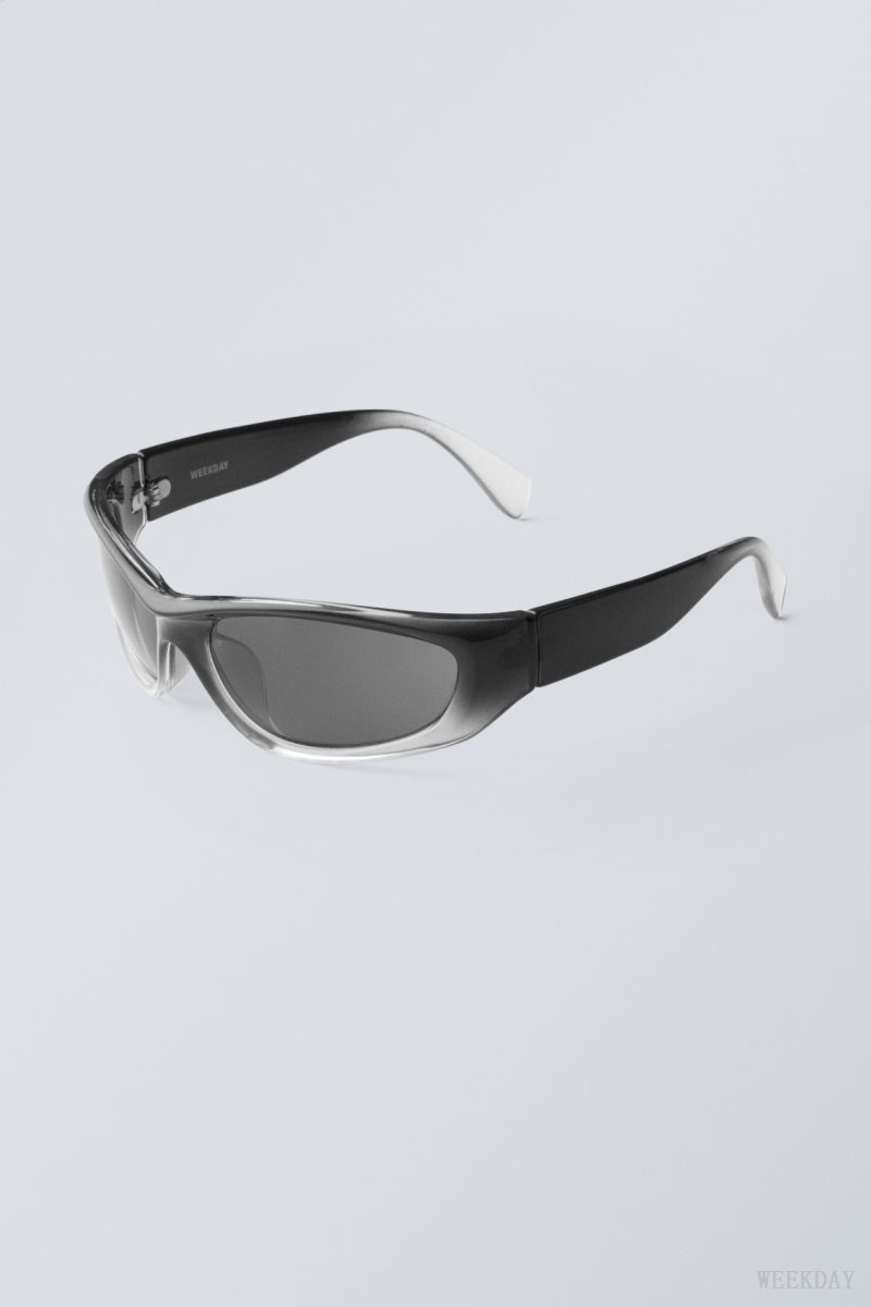 Weekday Trek Sunglasses Black | PVHS6712