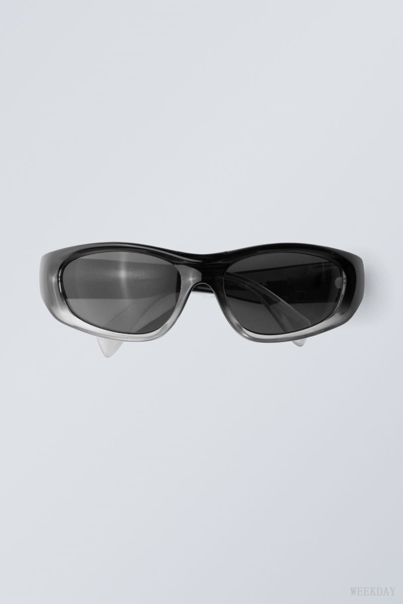 Weekday Trek Sunglasses Black | PVHS6712